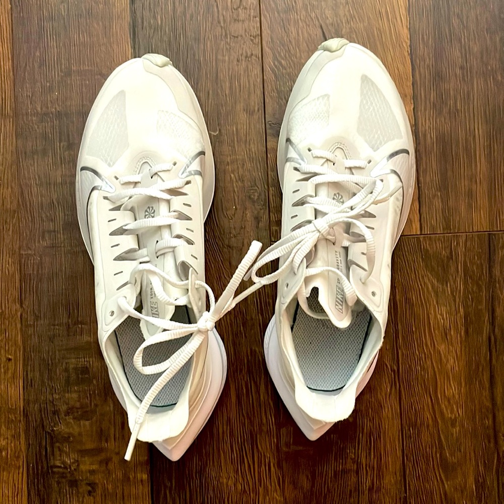 Nike Zoom Gravity Sneakers